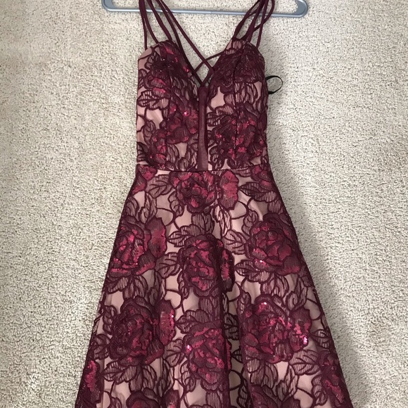 Lace trimmed dress - Picture 2 of 4